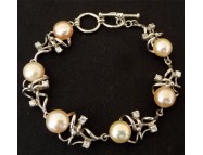  fresh water pearl bracelet